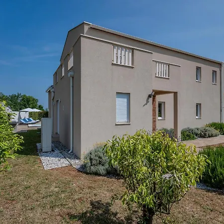 Сasa de vacaciones Awesome In With Sauna Brtonigla