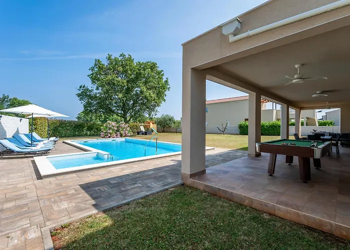 Сasa de vacaciones Awesome In With Sauna Brtonigla